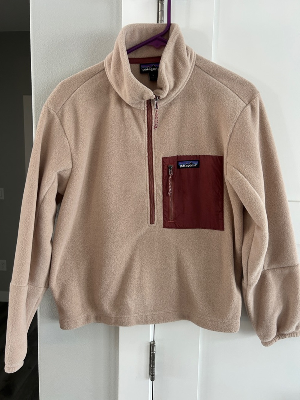 Patagonia beige fleece pullover with rust chest pocket